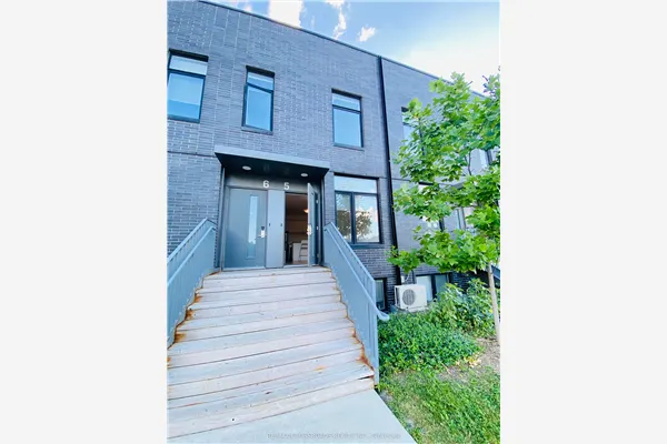 1720 Simcoe Street N #5