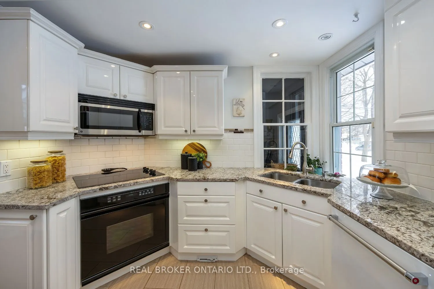 18 Concession Street W
