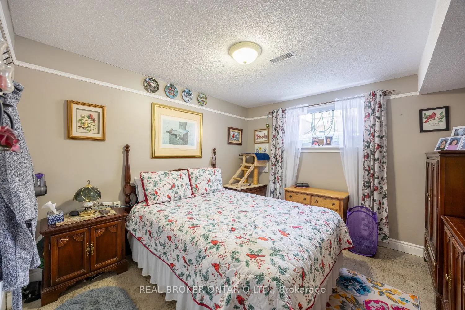 18 Concession Street W