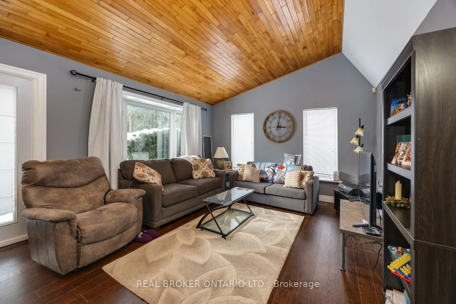 18 Concession Street W
