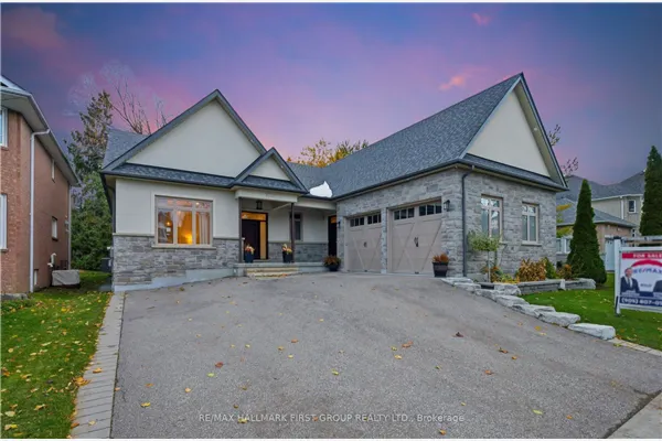 1682 Heathside Crescent