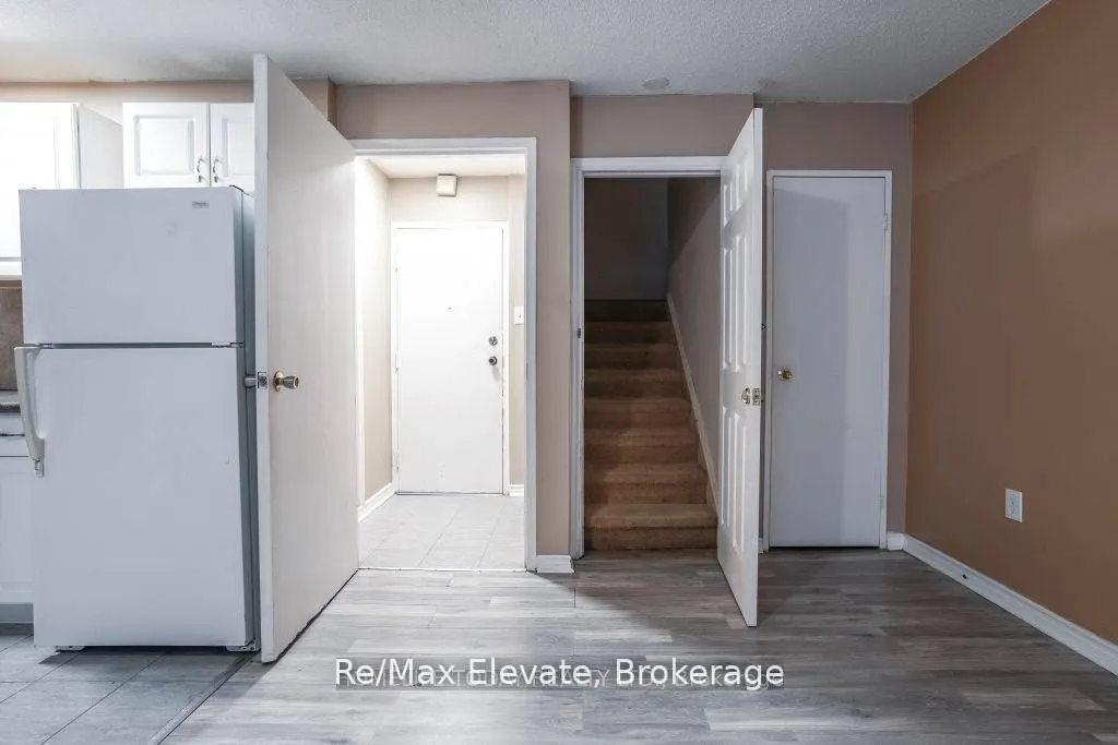 4060 Lawrence Avenue E #204