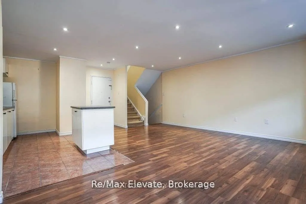 4060 Lawrence Avenue E #204