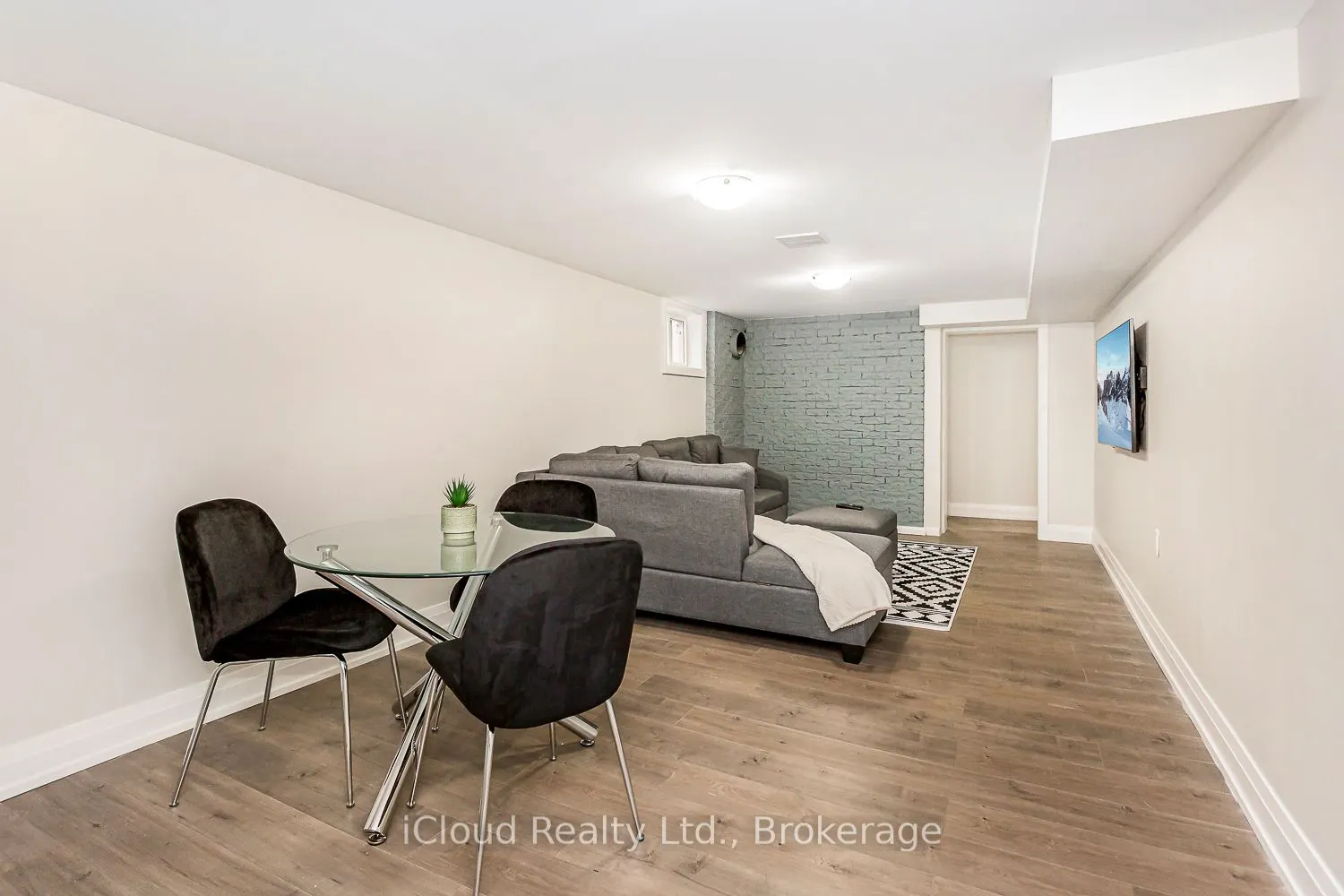 89 Darlingside Drive