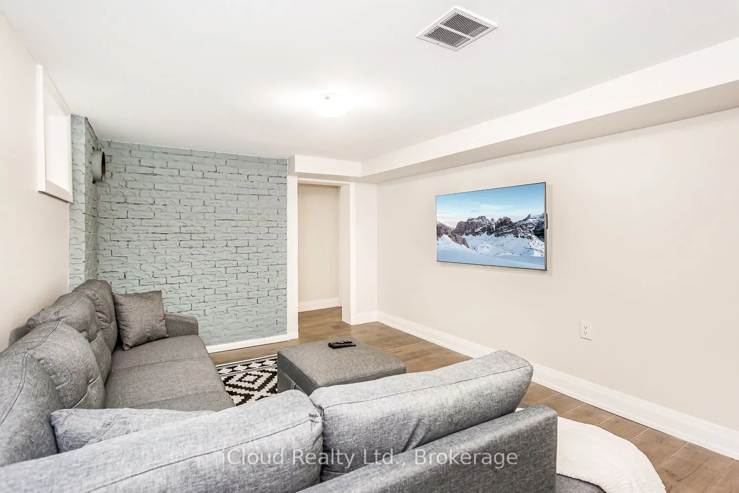 89 Darlingside Drive