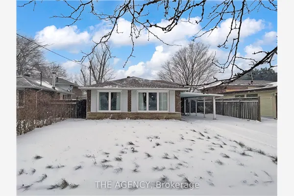 54 Manorglen Crescent