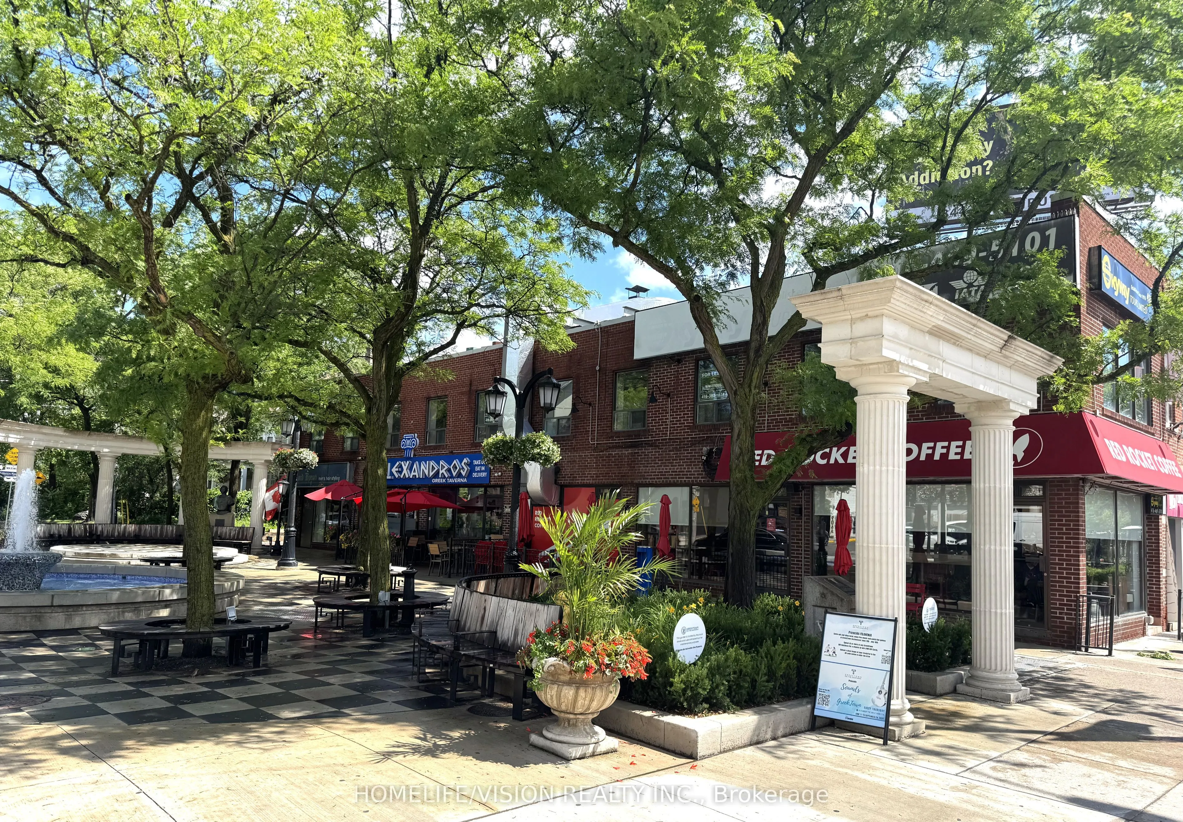 484 Danforth Avenue N #2nd floor