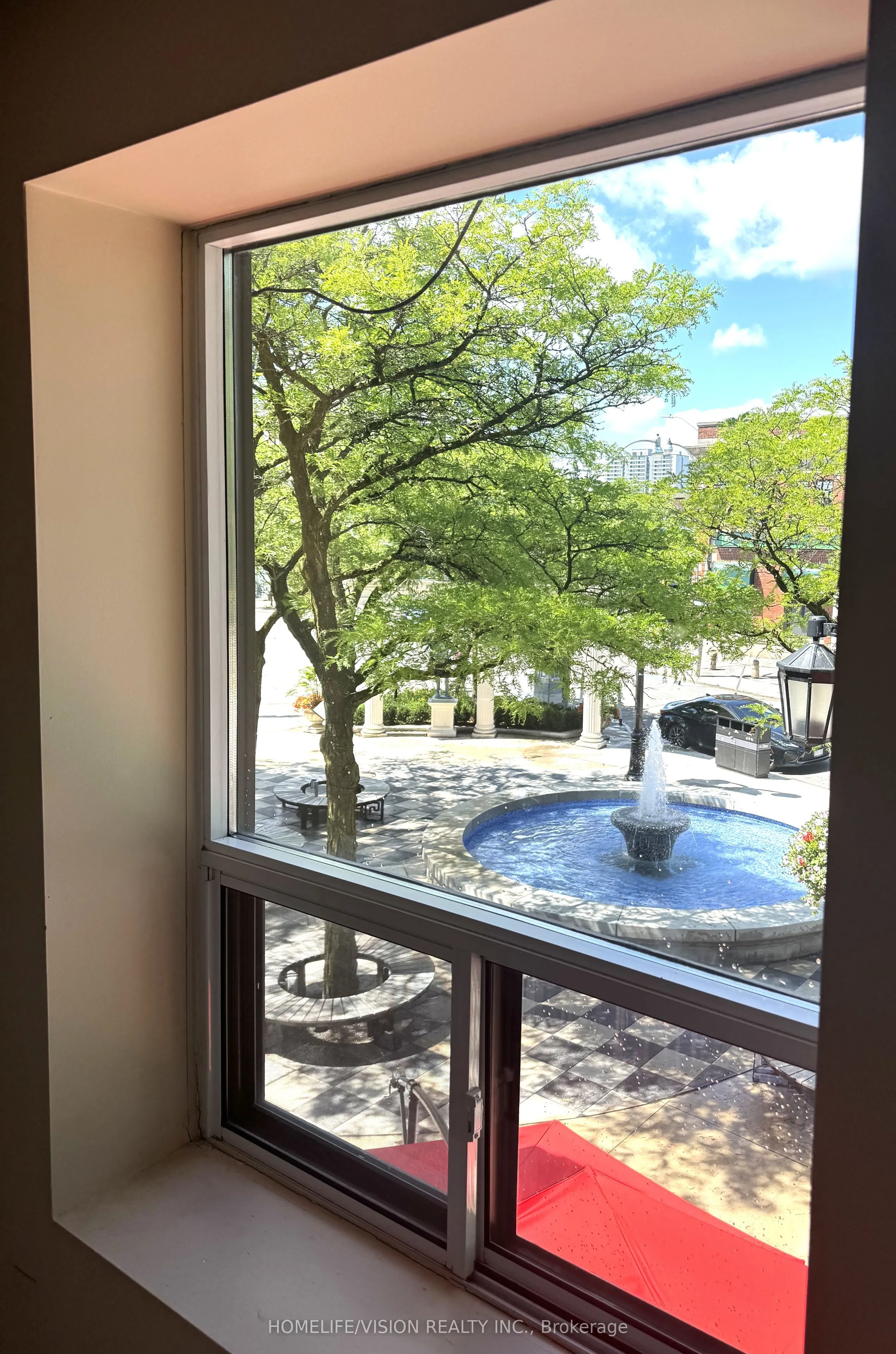484 Danforth Avenue N #2nd floor