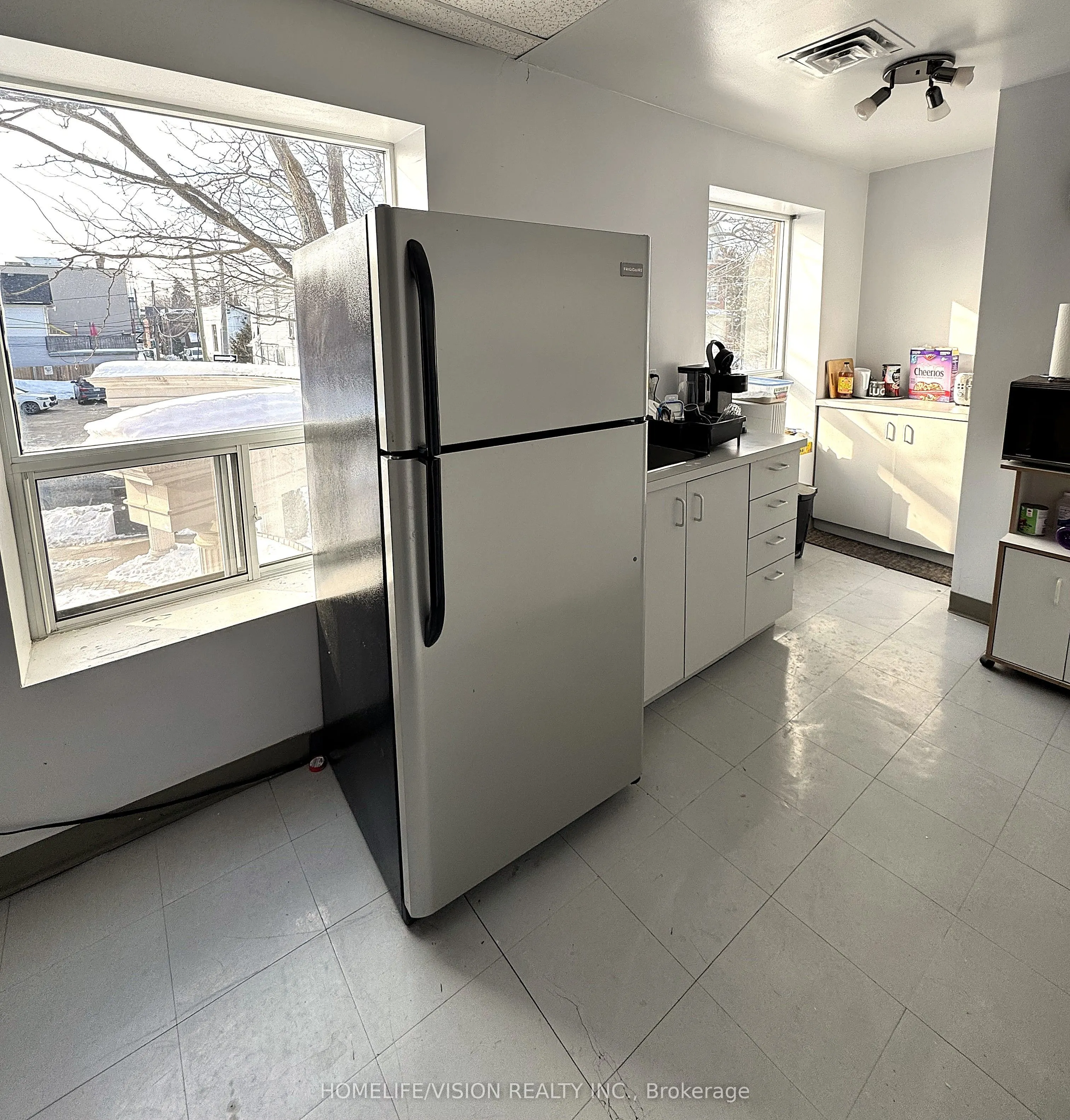 484 Danforth Avenue N #2nd floor