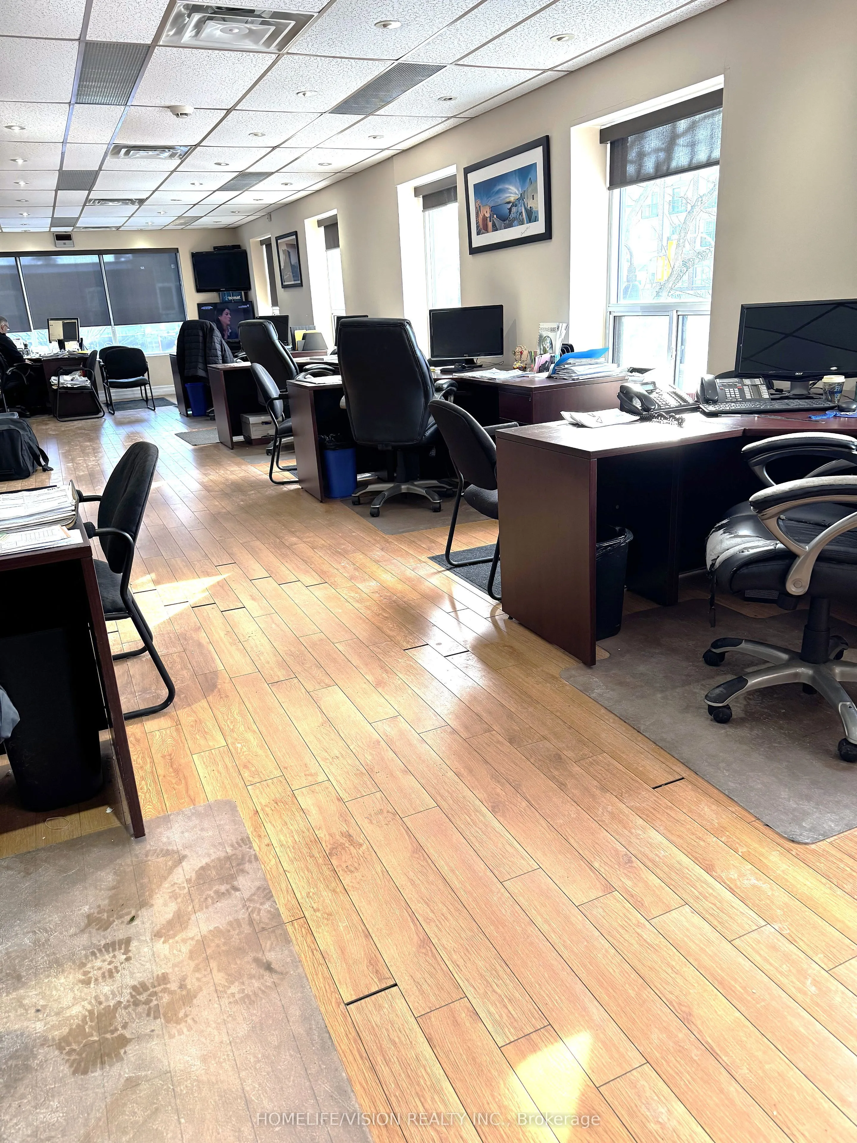 484 Danforth Avenue N #2nd floor