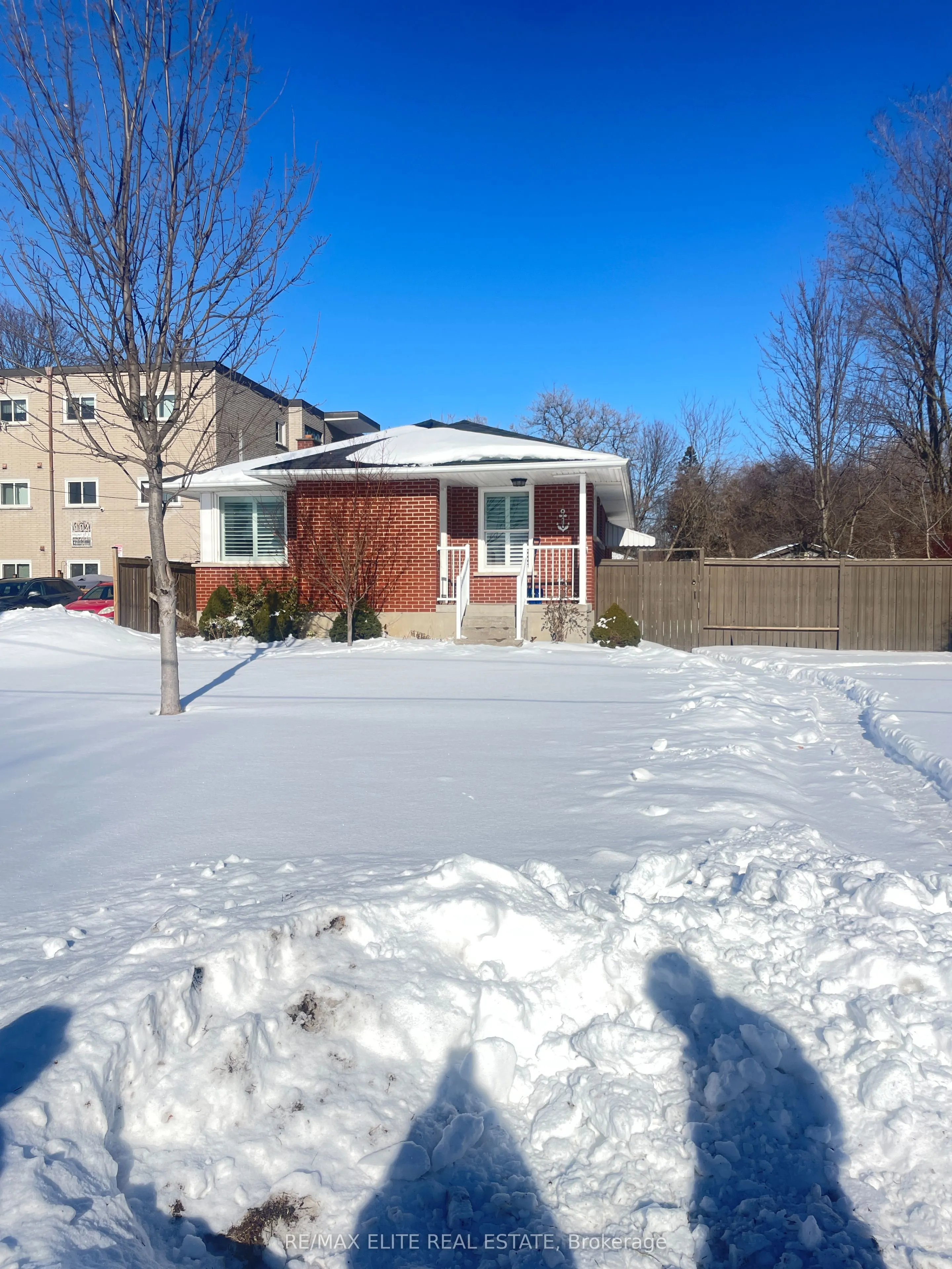 110 Front Street E