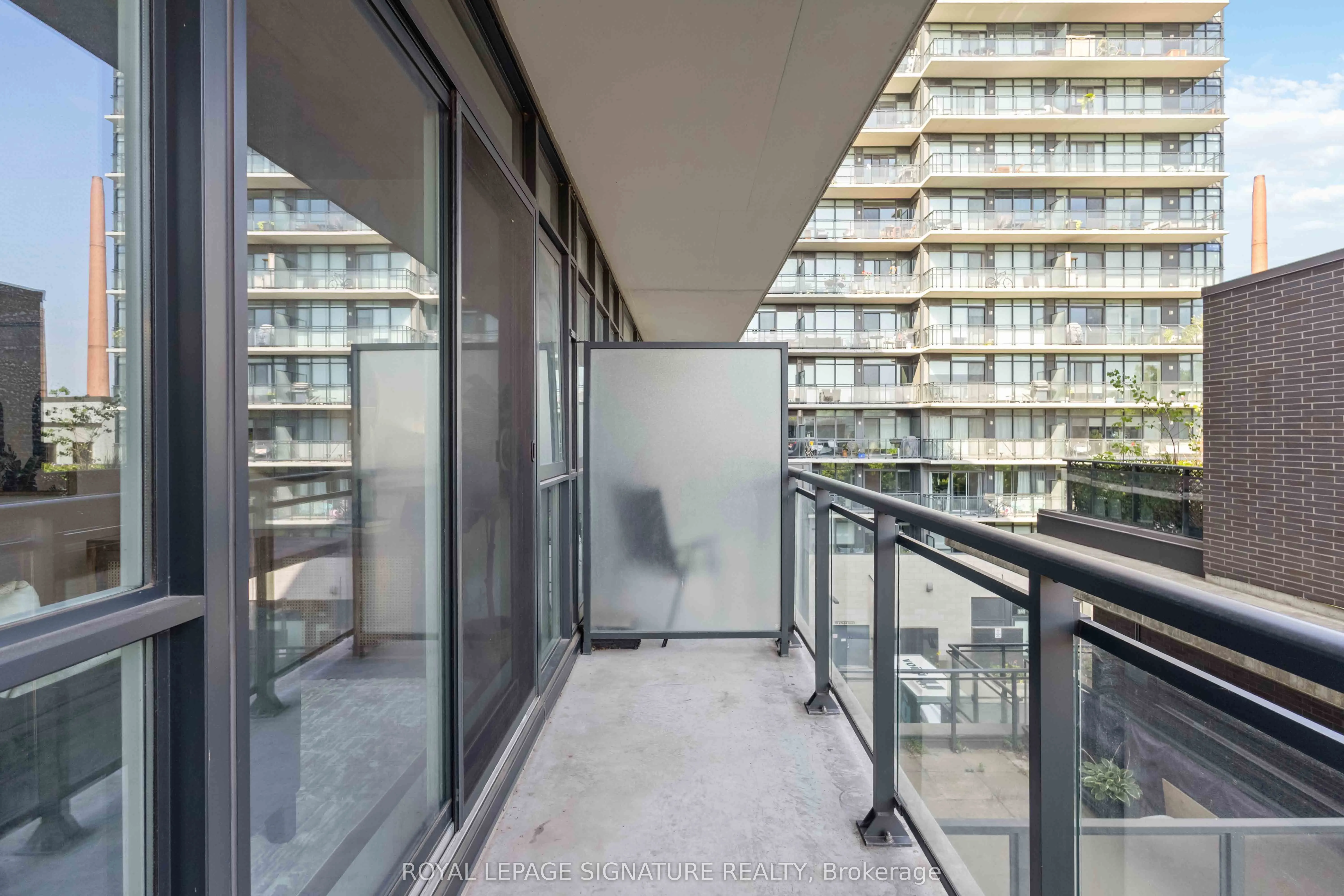 1190 Dundas Street E #406