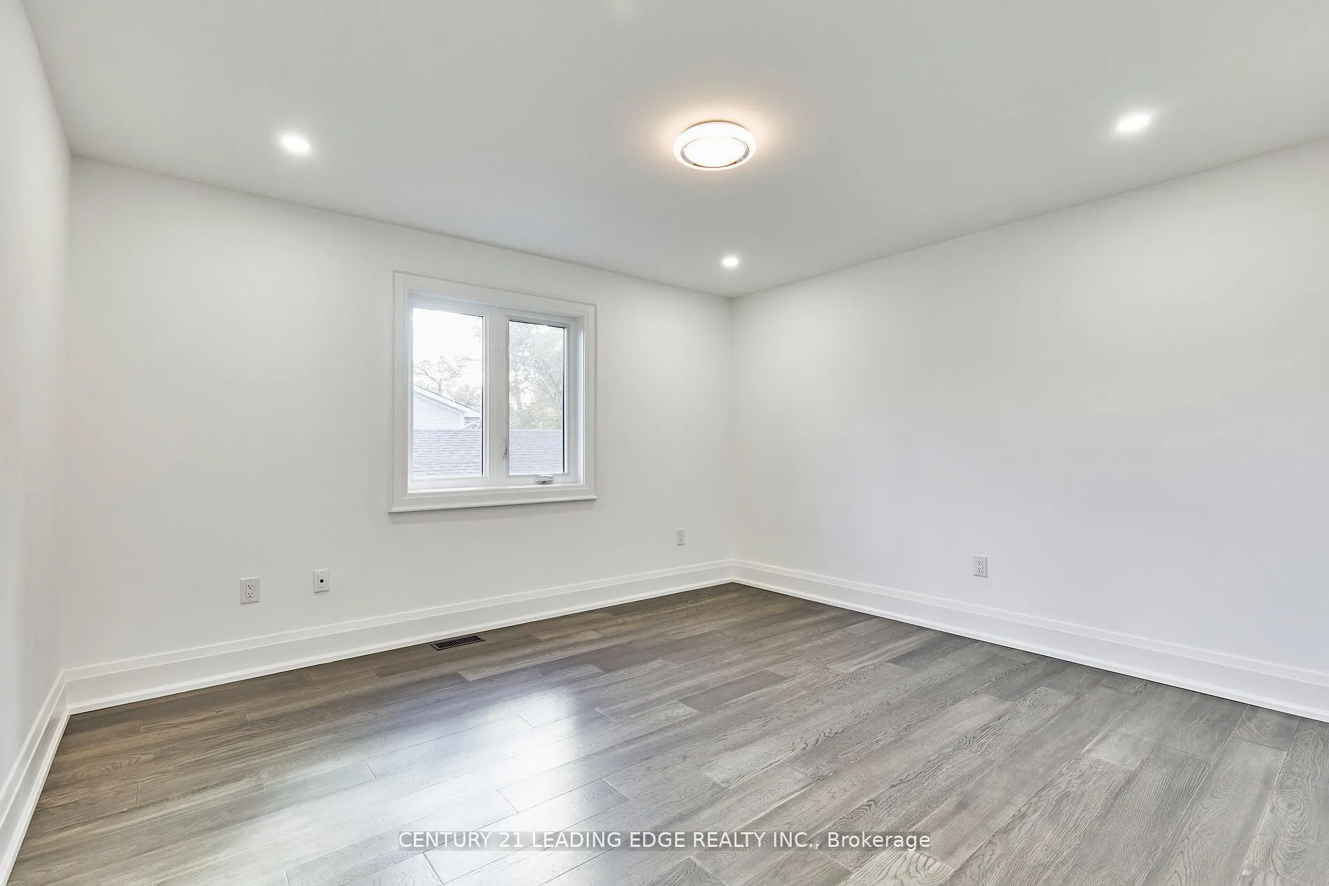 24 Larwood Boulevard