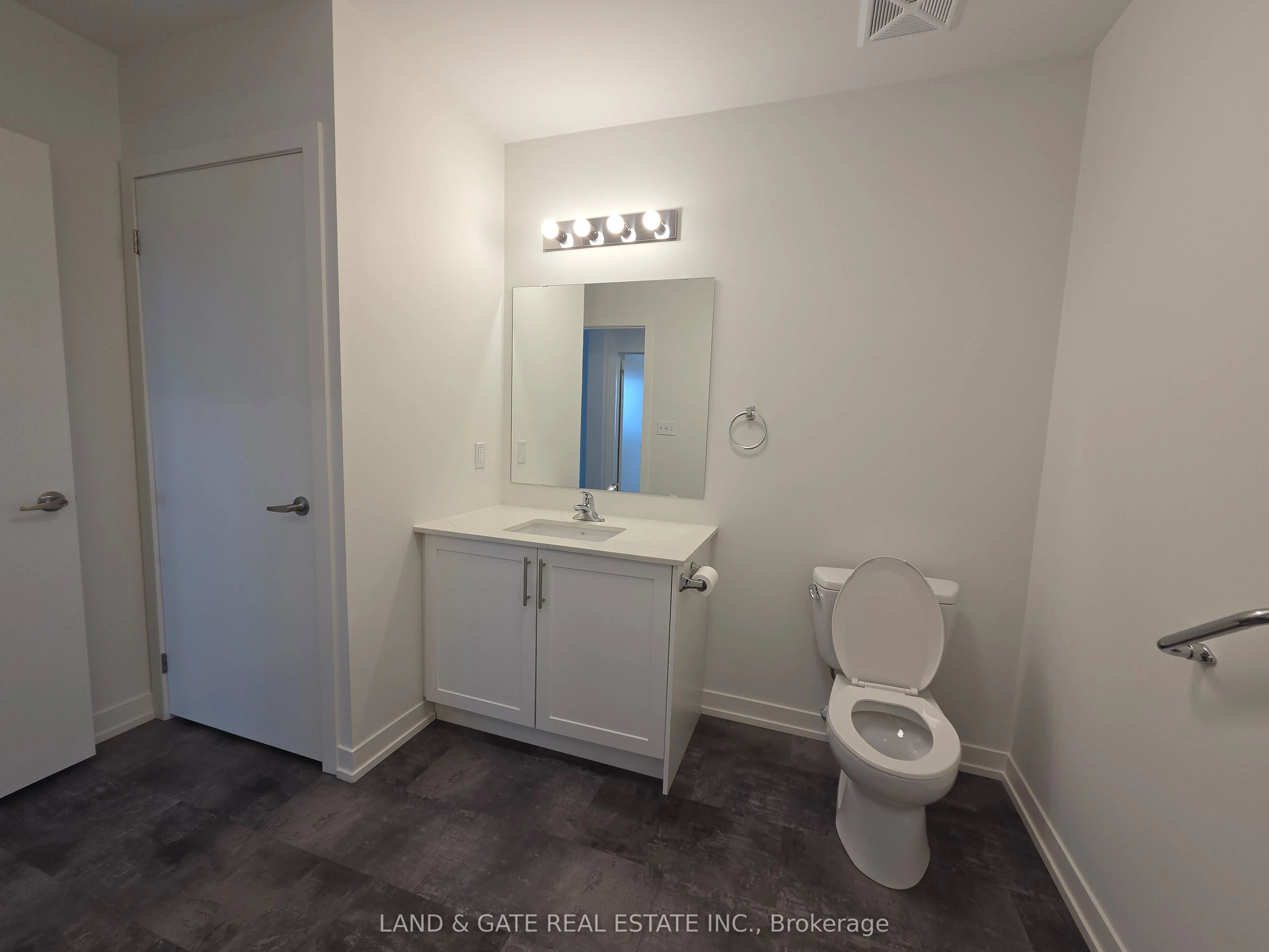 976 Simcoe Street N #604