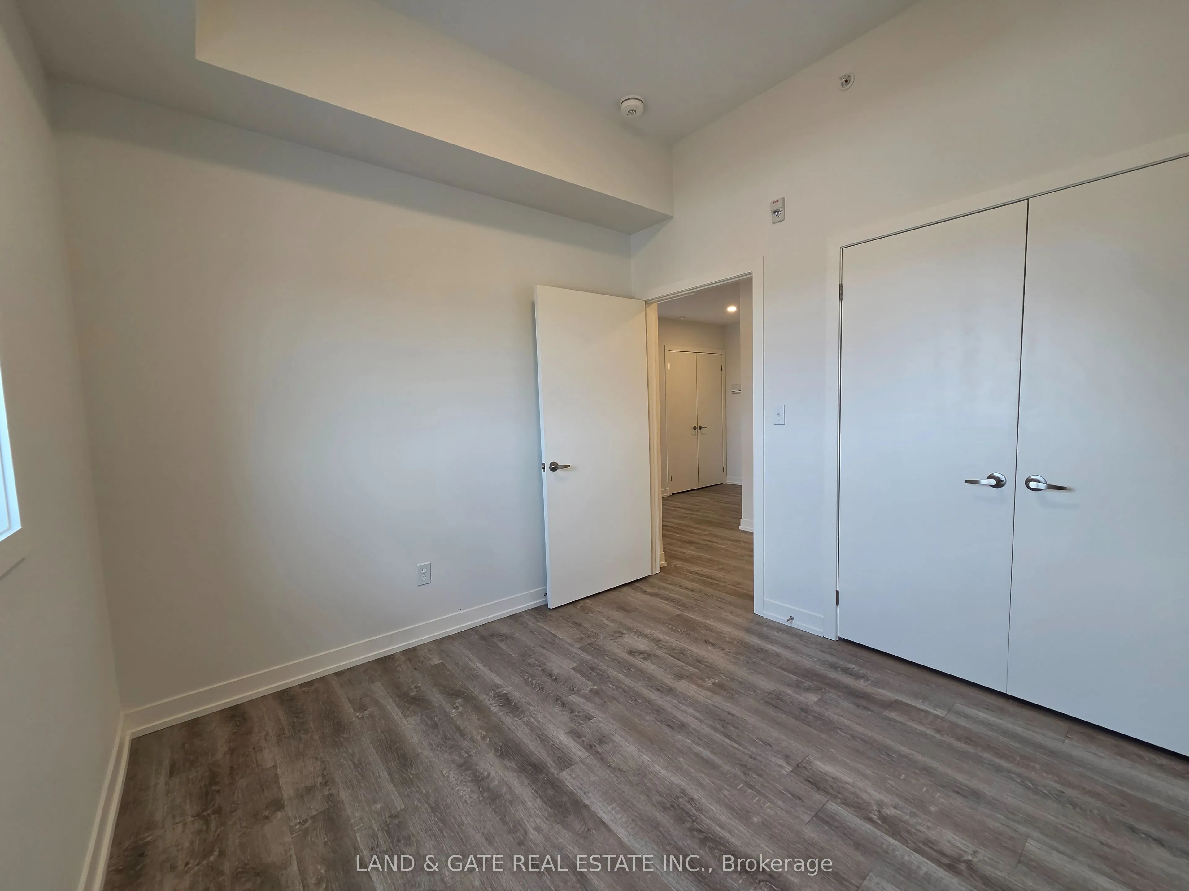 976 Simcoe Street N #604