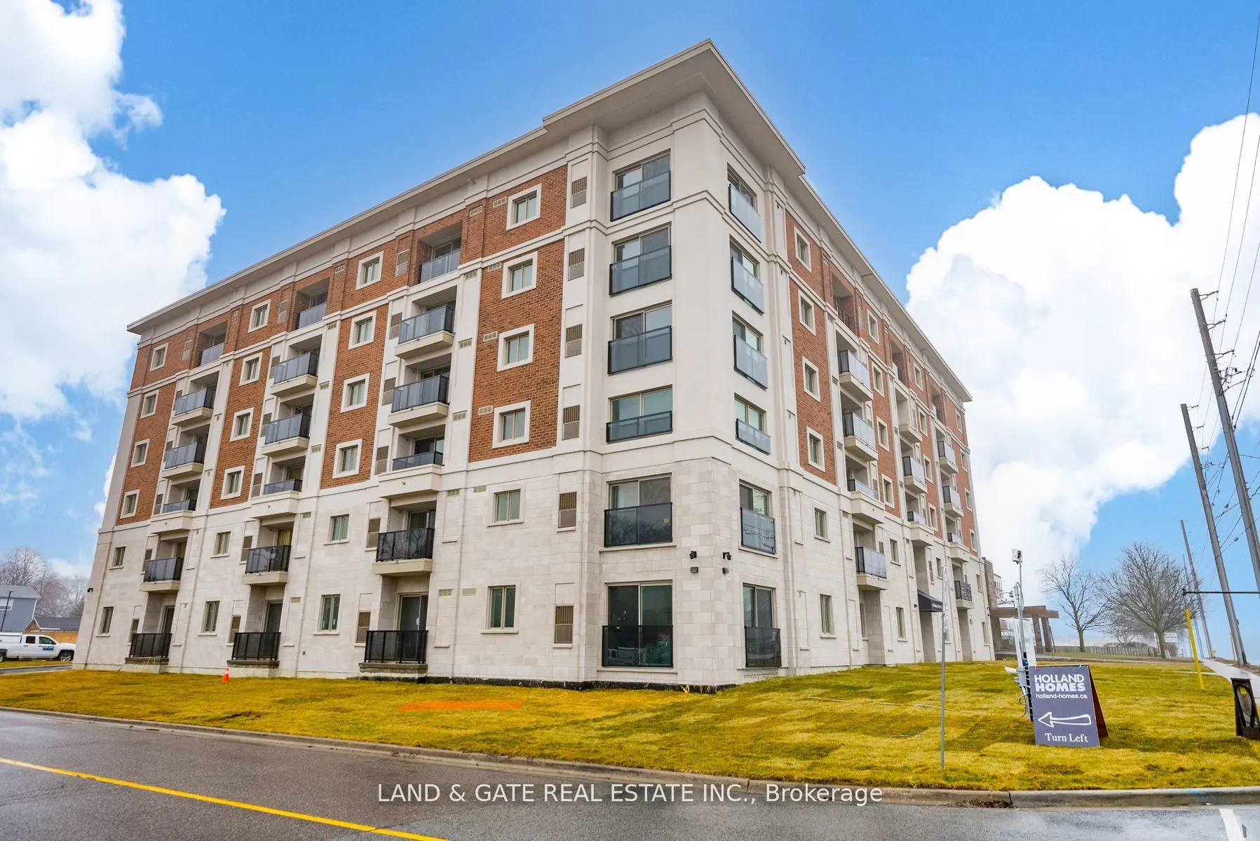 976 Simcoe Street N #604