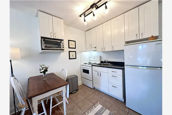 123 Woodbine Avenue #309