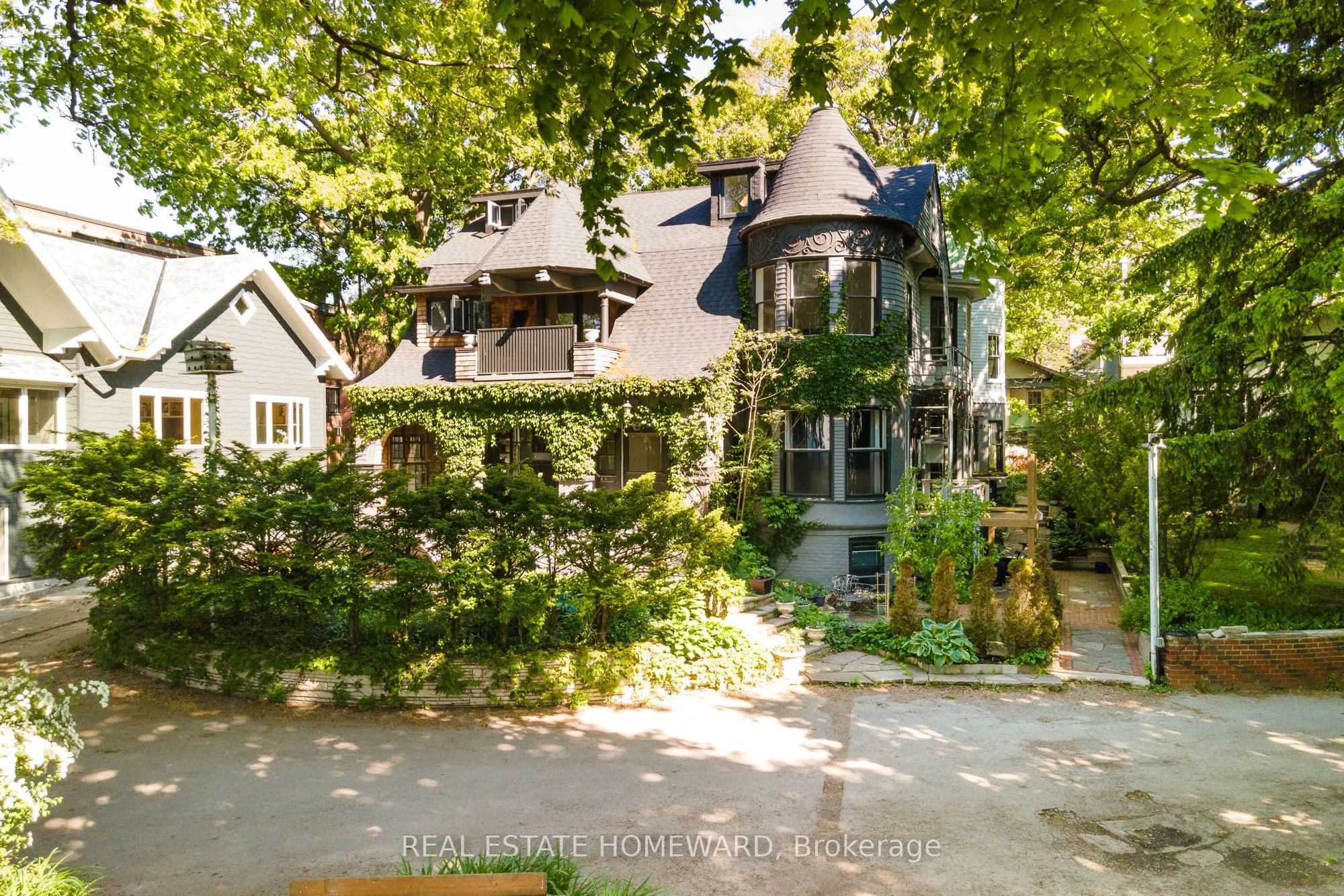 3025 Queen Street E