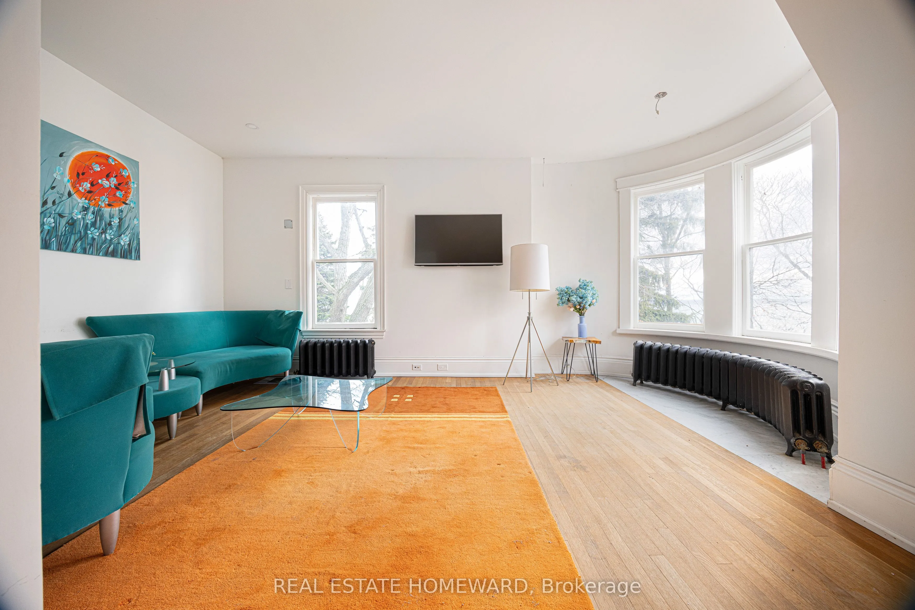 3025 Queen Street E