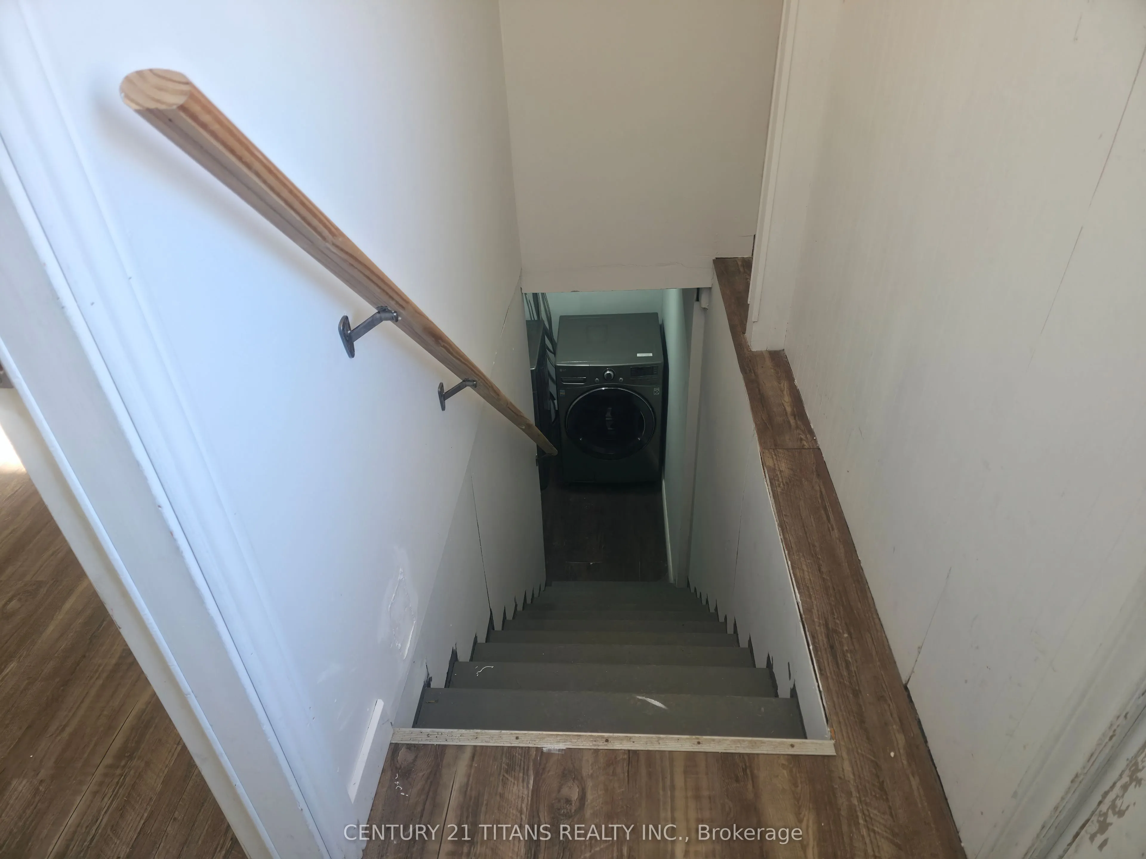 1327 Commerce Street