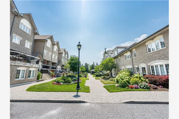 1995 Royal Road #136