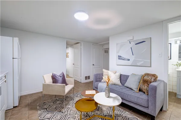 533 Victoria Pk Avenue