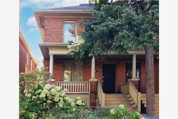 11 1/2 Sparkhall Avenue