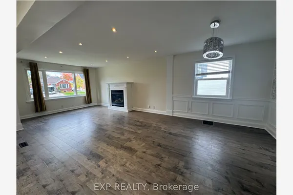 97 Central Park Boulevard N #UPPER