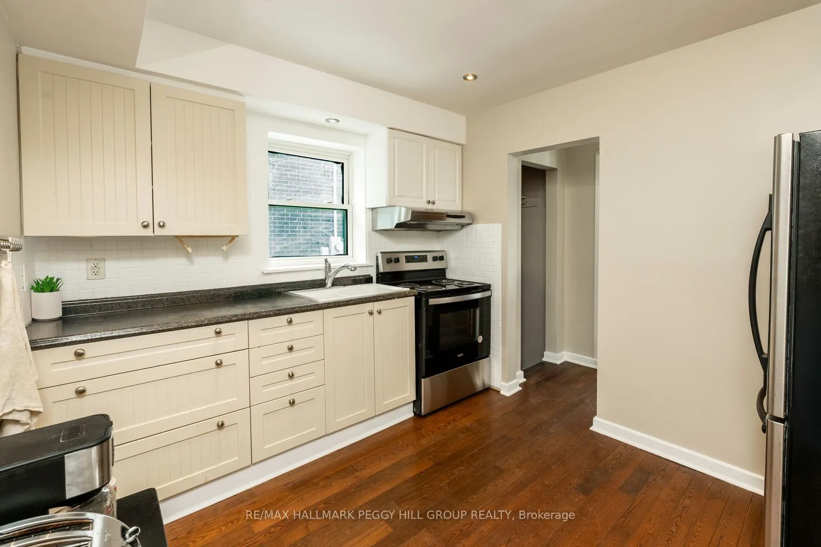 425 Livingston Road N
