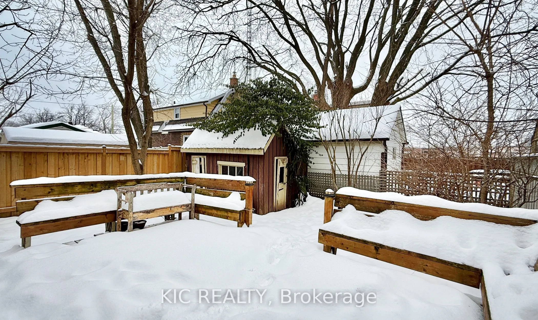200 Oshawa Boulevard N