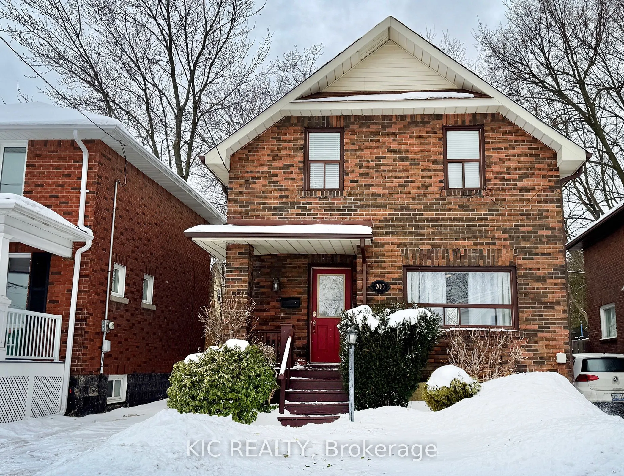 200 Oshawa Boulevard N