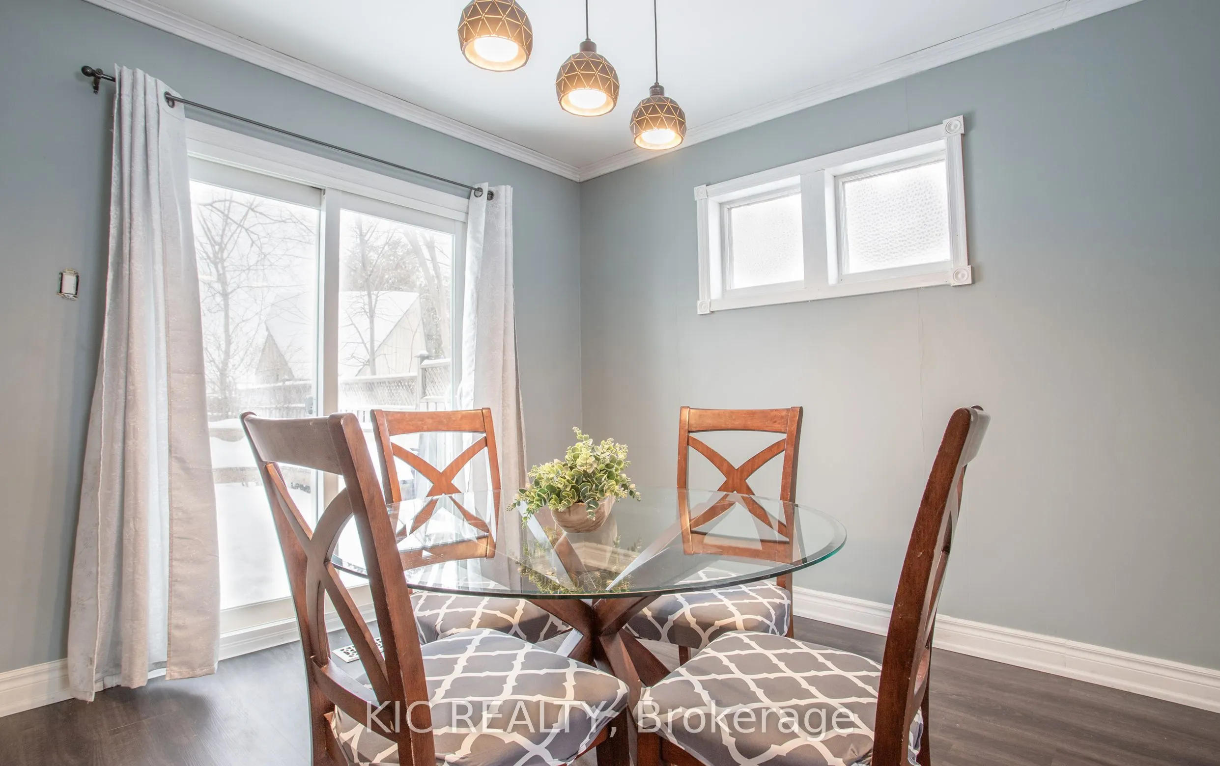 200 Oshawa Boulevard N