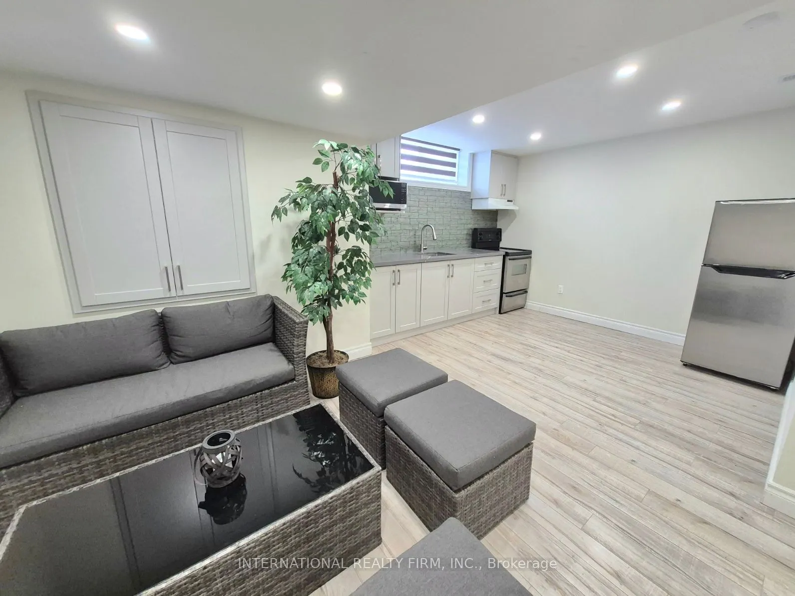1 Devineridge Avenue