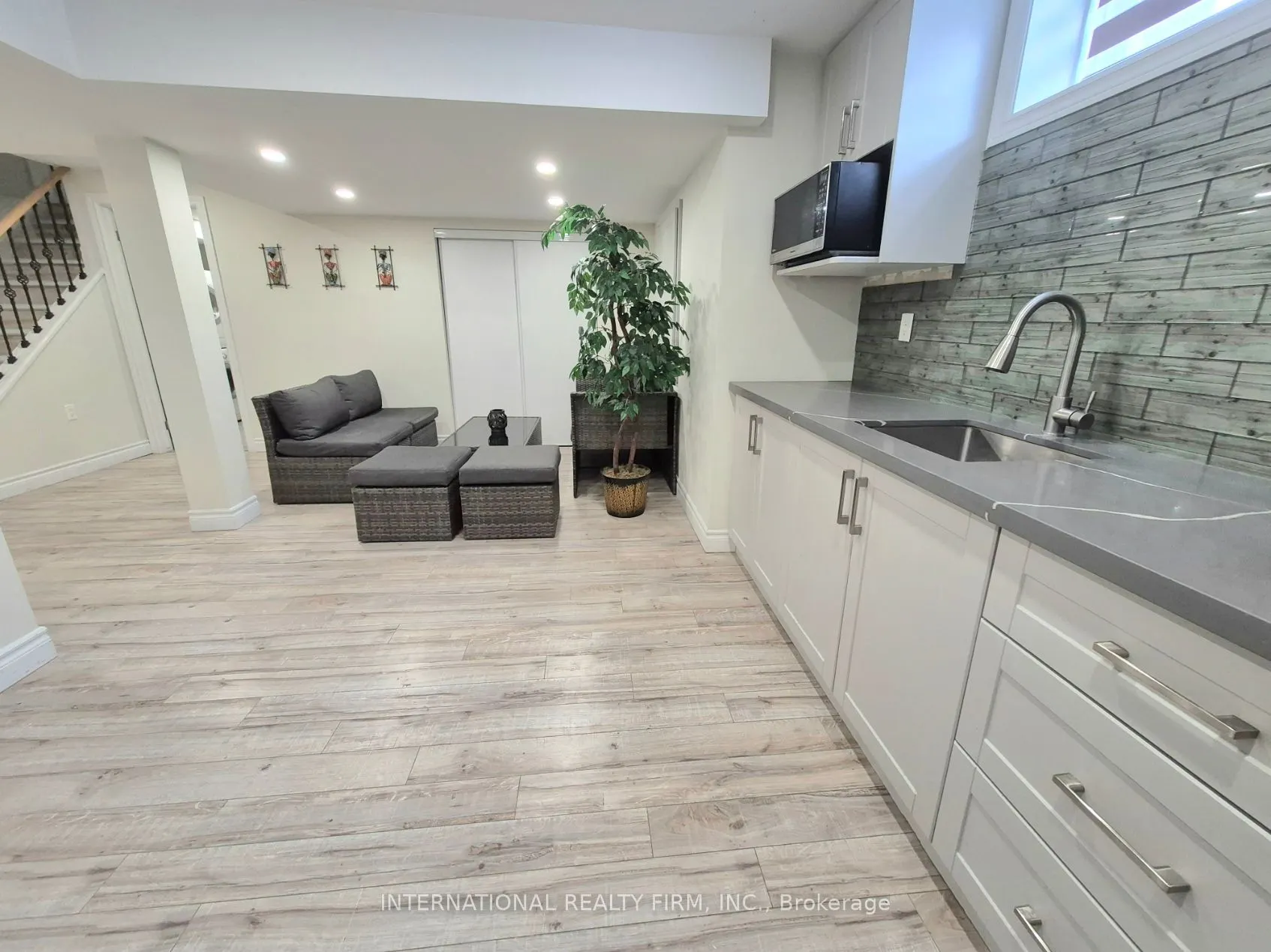 1 Devineridge Avenue