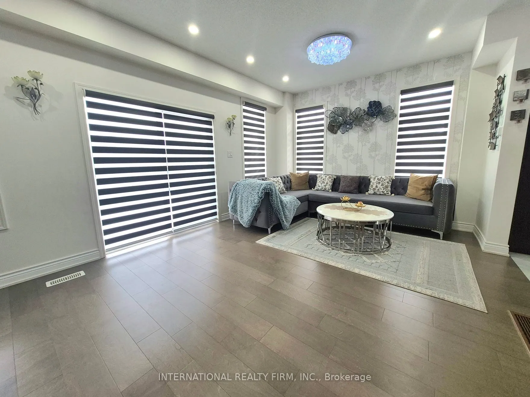 1 Devineridge Avenue