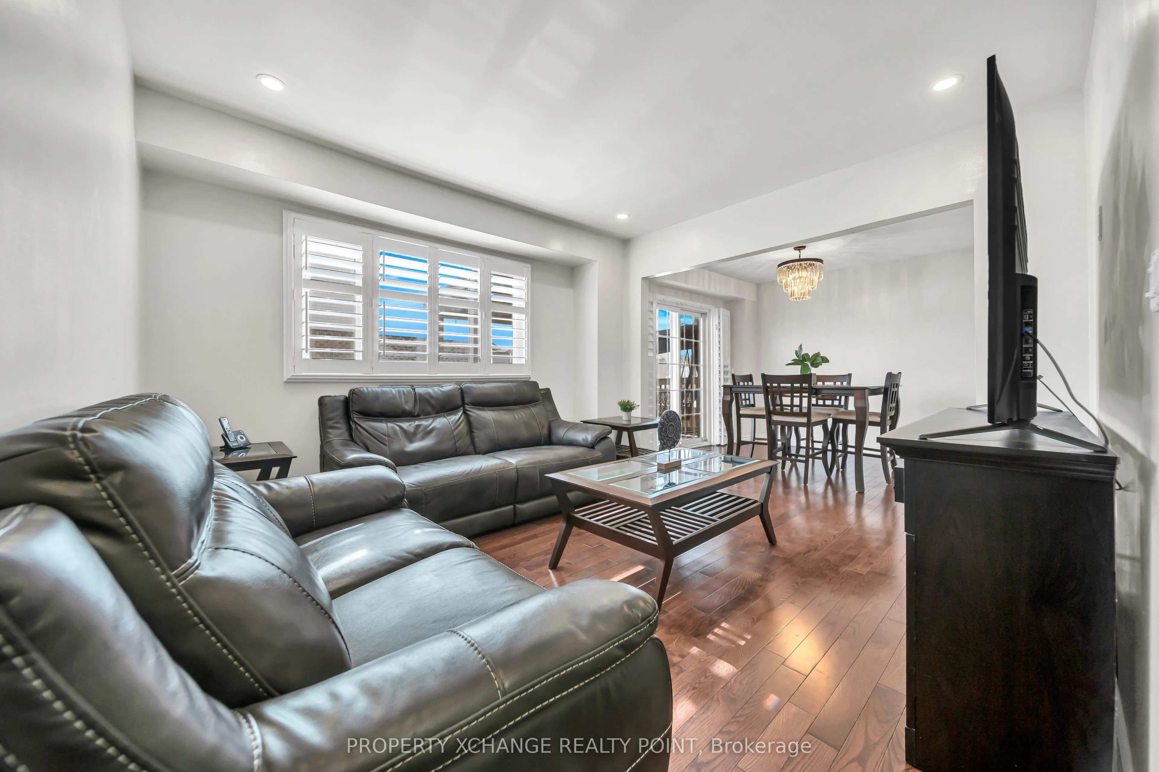 12 Waverly Street S