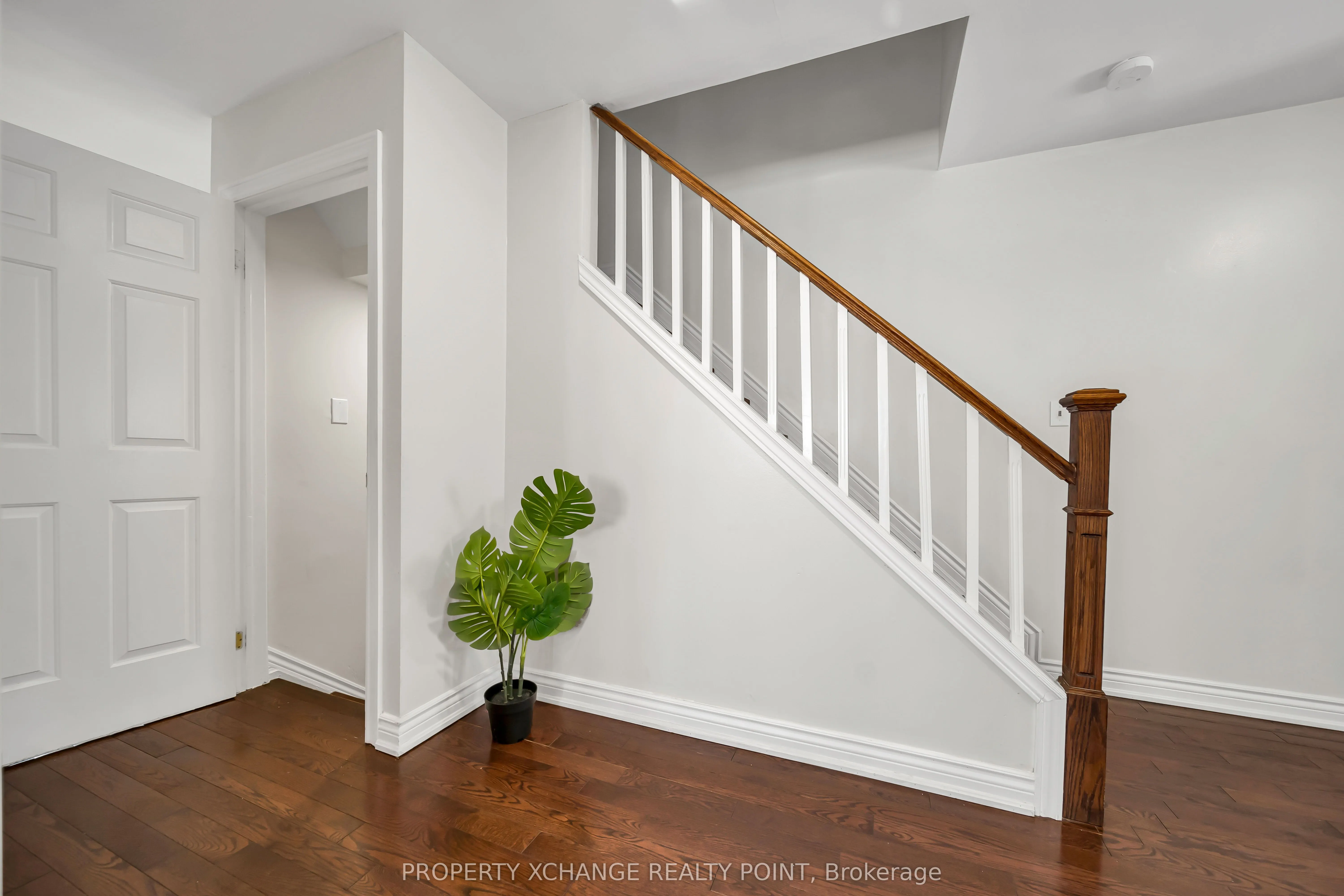 12 Waverly Street S