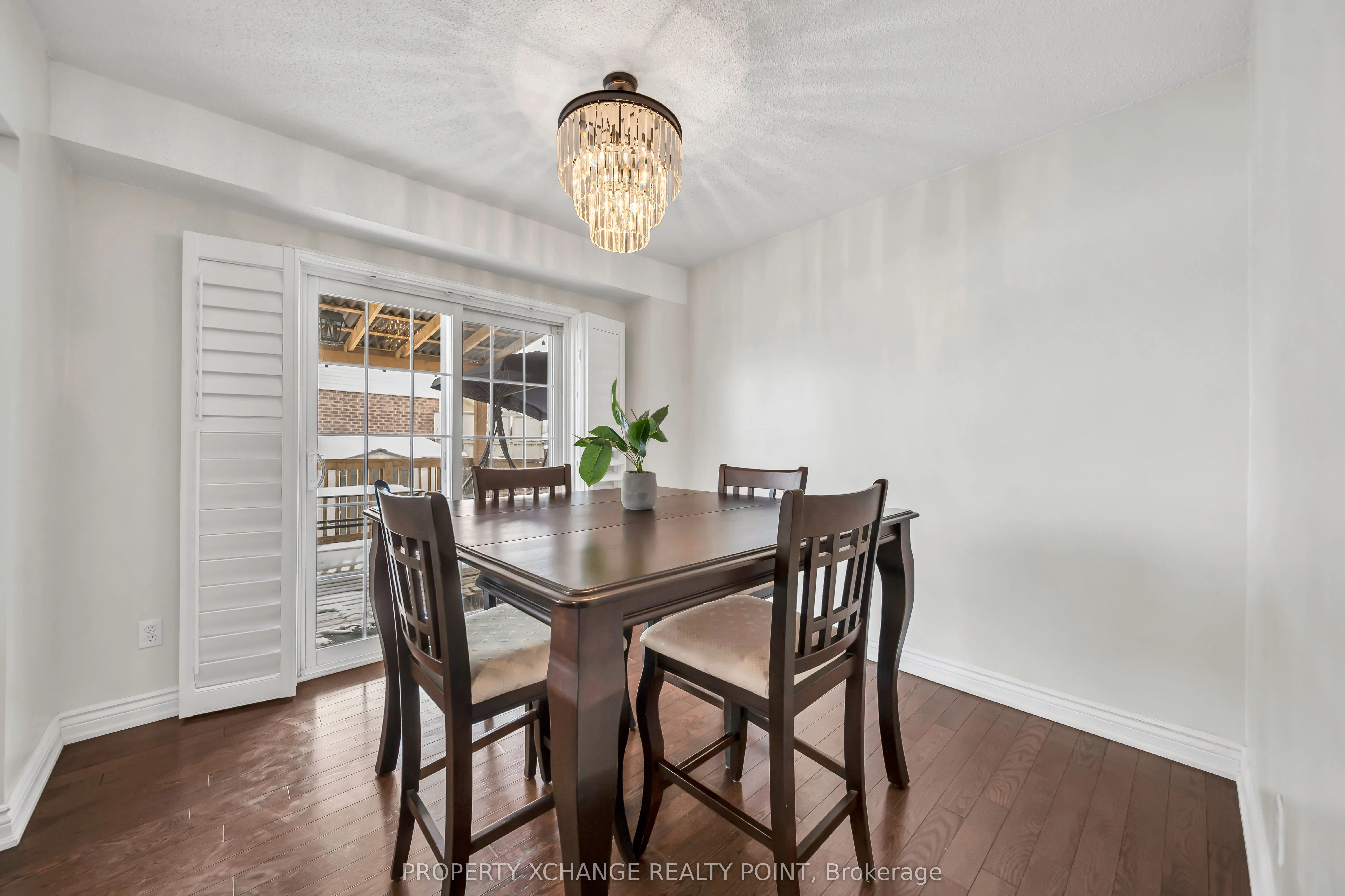 12 Waverly Street S