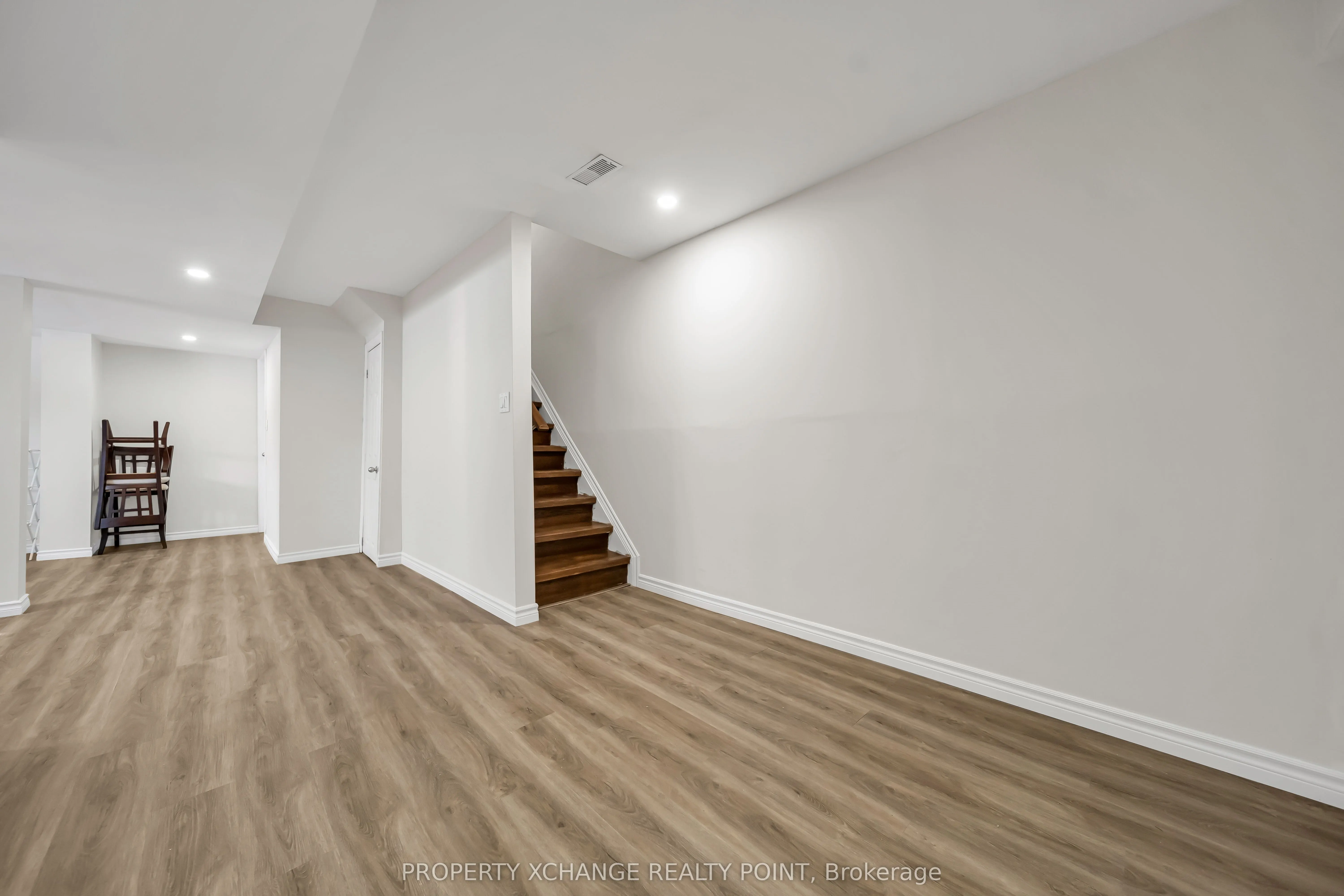 12 Waverly Street S