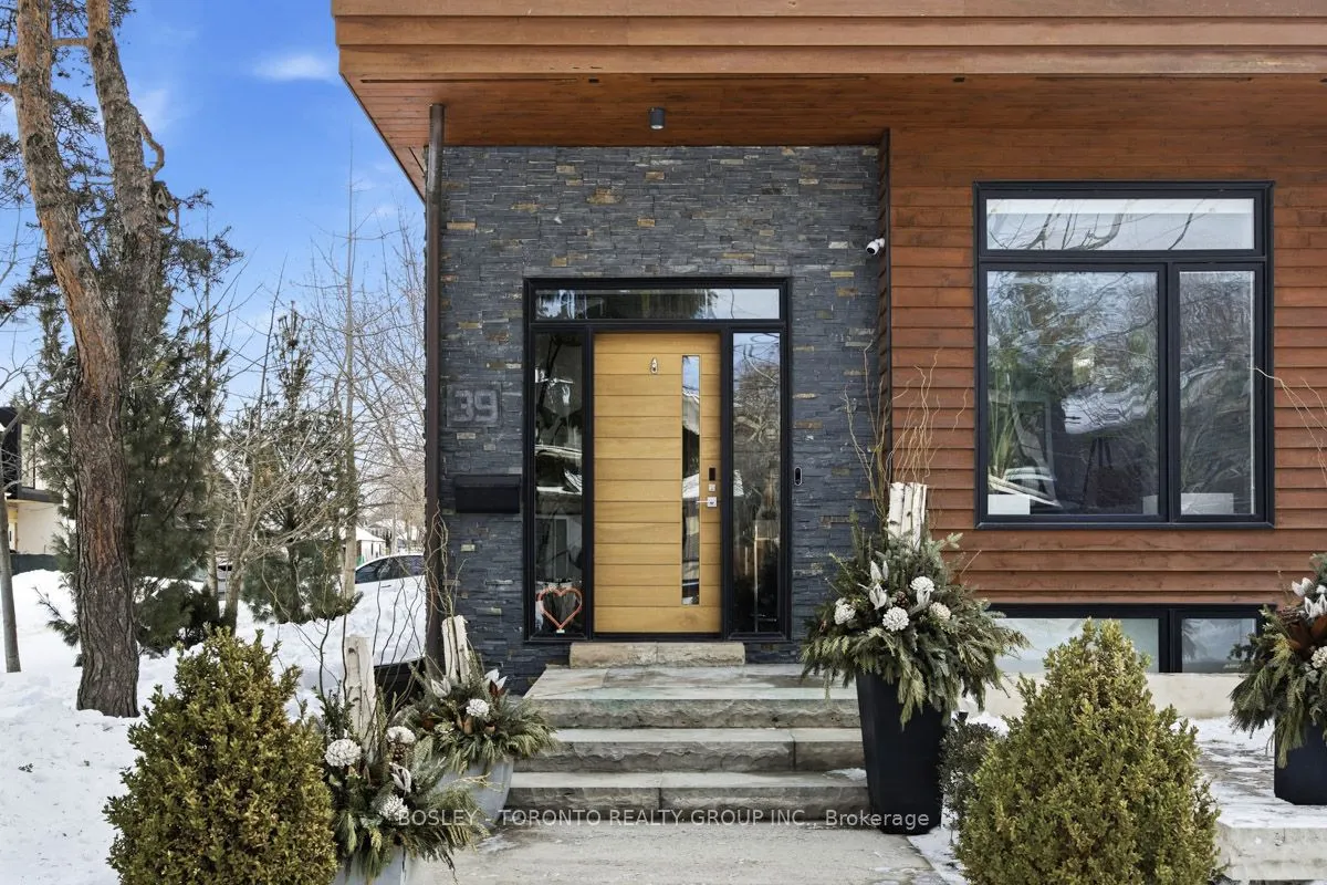39 Red Deer Avenue