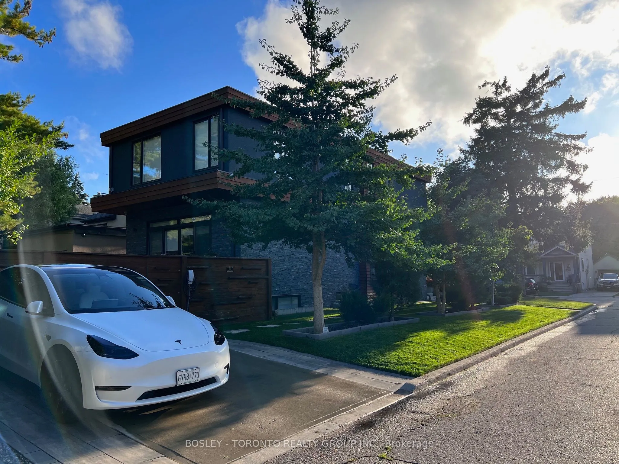 39 Red Deer Avenue