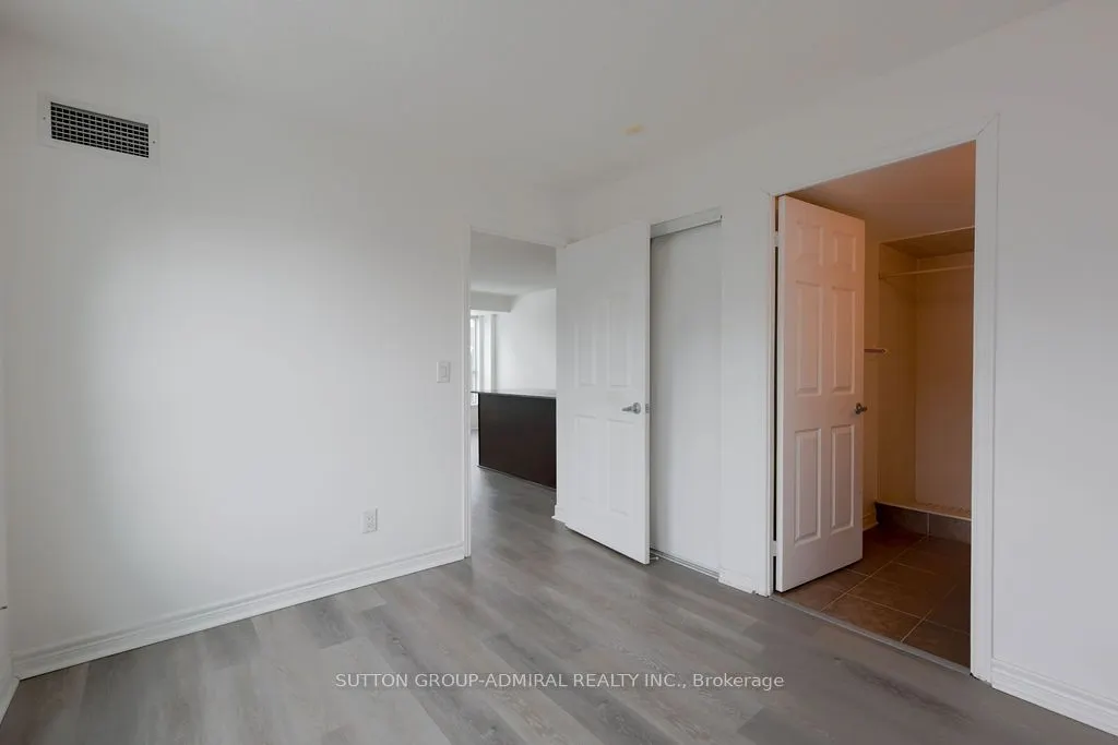 60 Fairfax Crescent #409