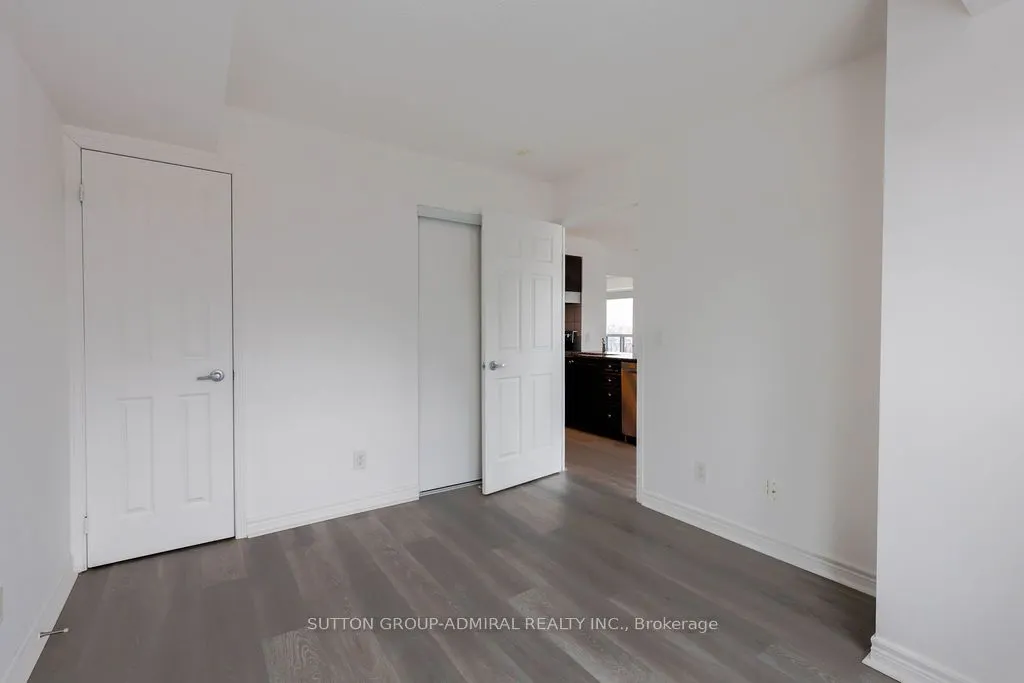 60 Fairfax Crescent #409