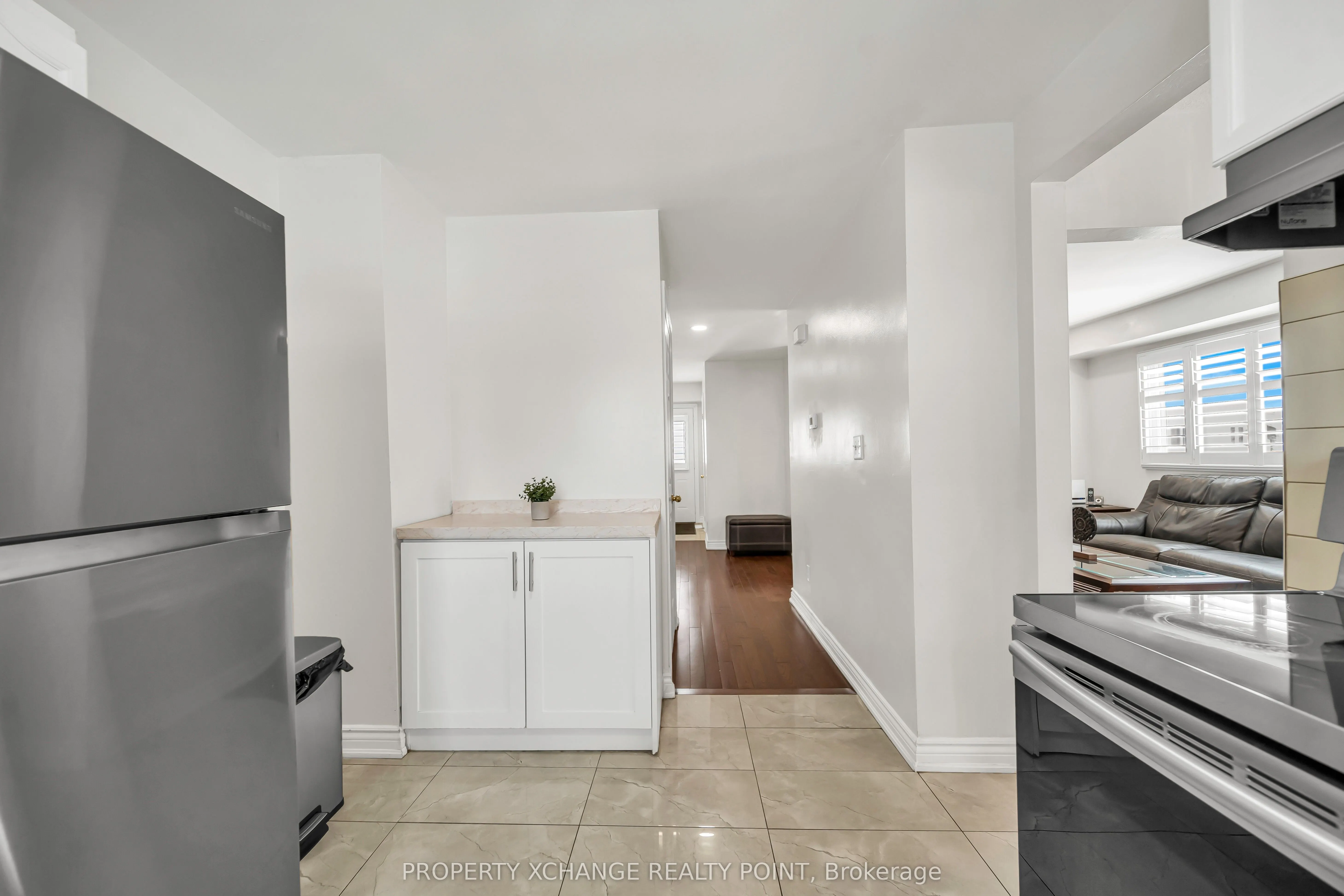 12 Waverly Street S