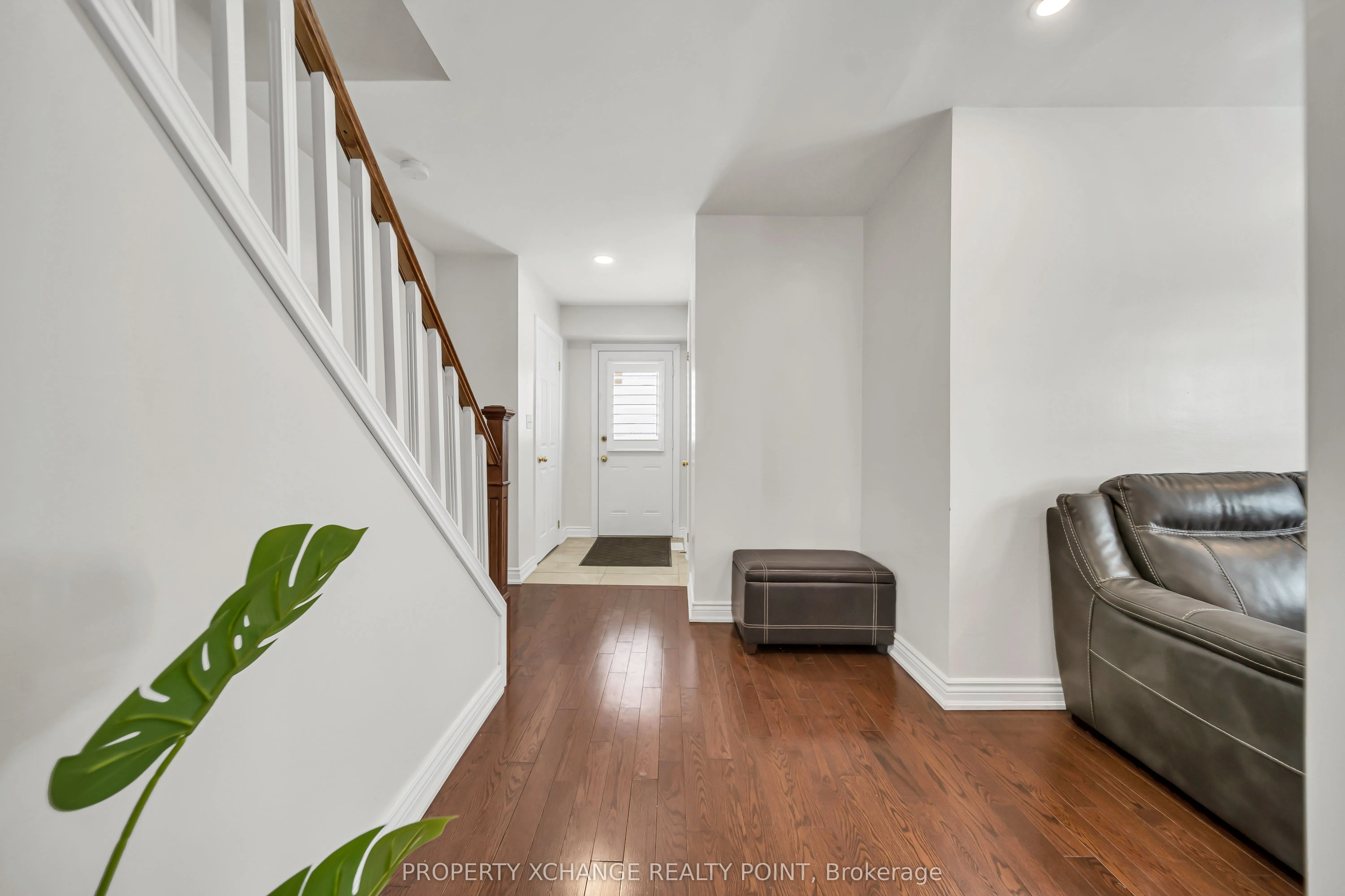 12 Waverly Street S