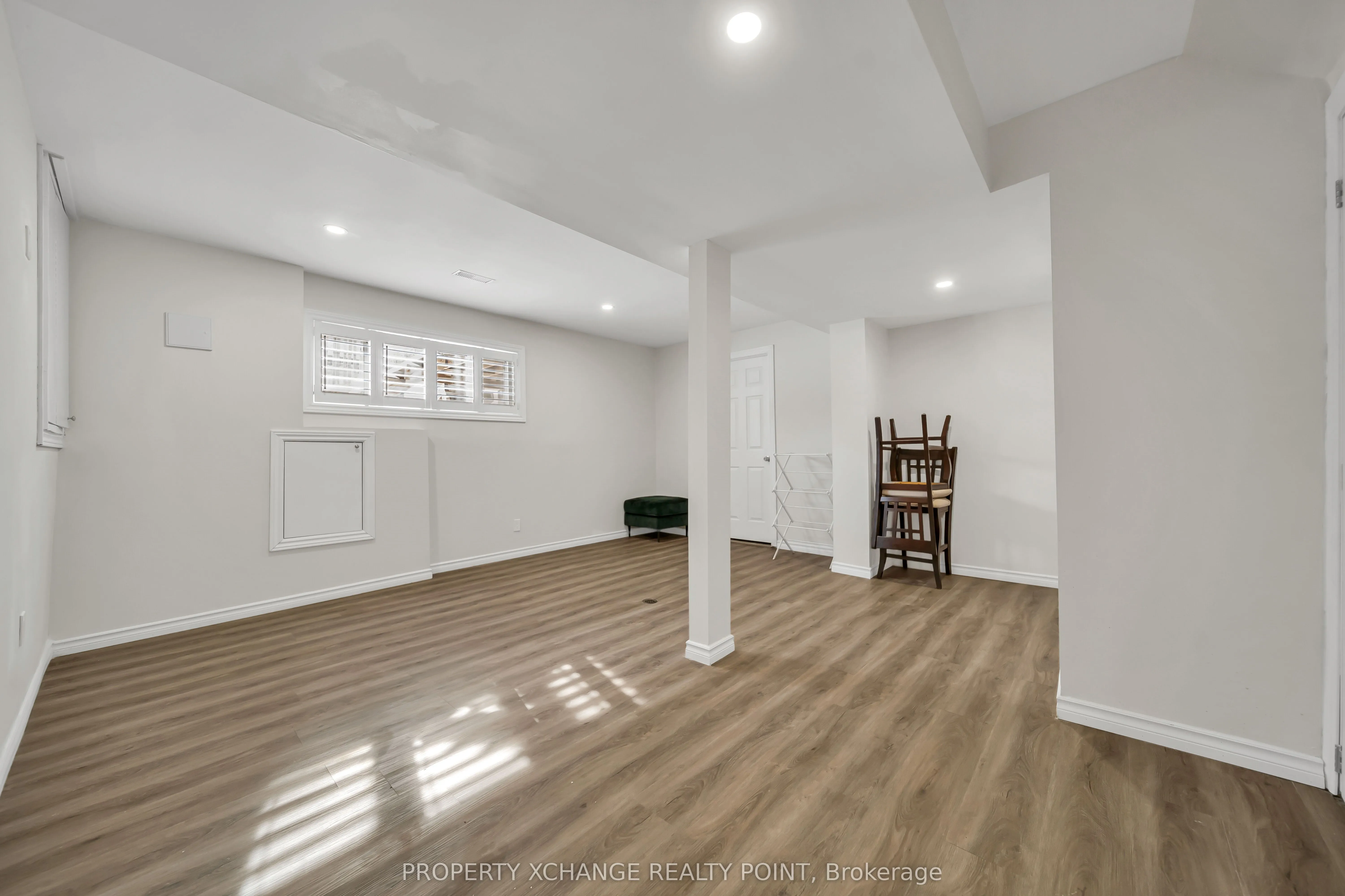 12 Waverly Street S