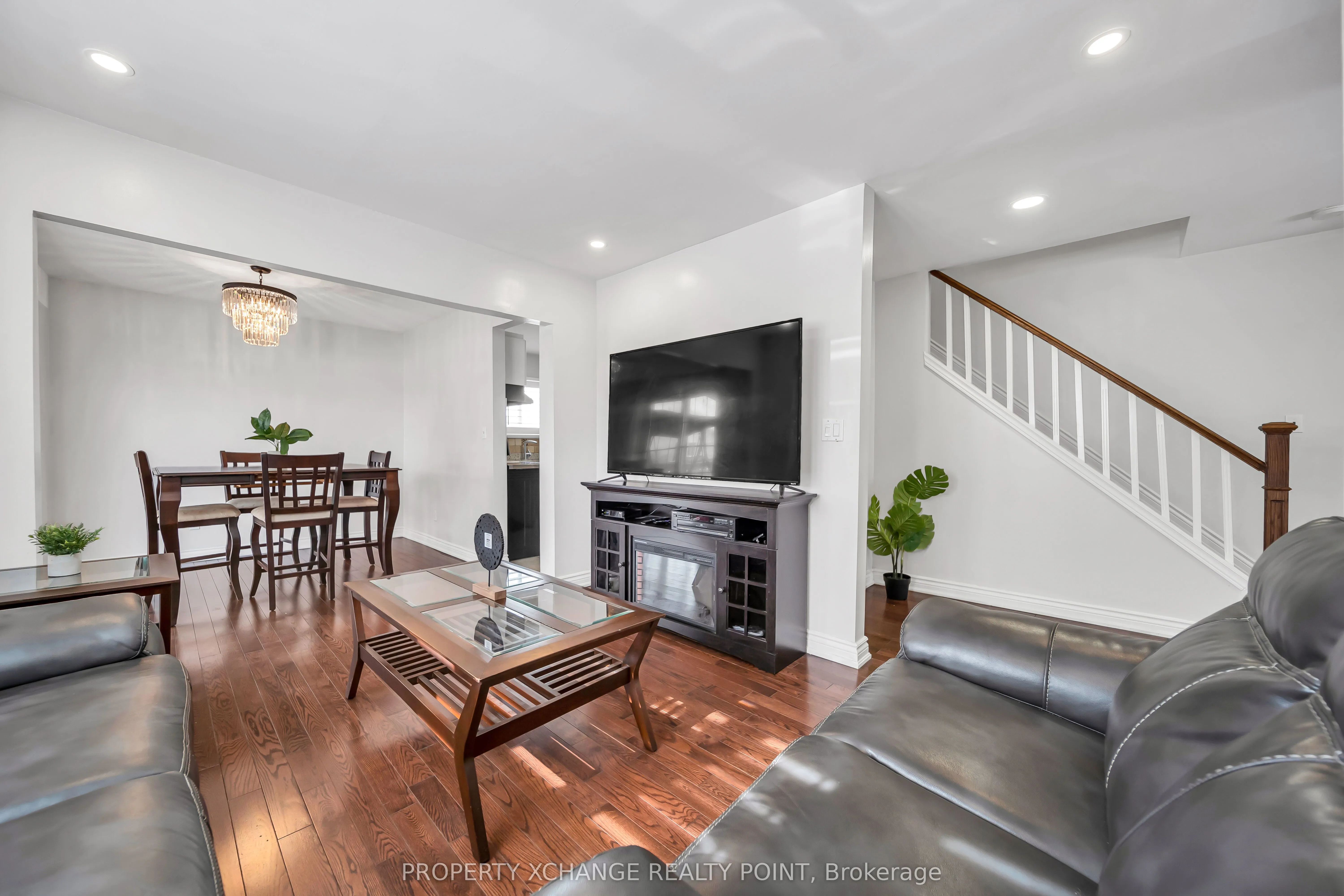 12 Waverly Street S