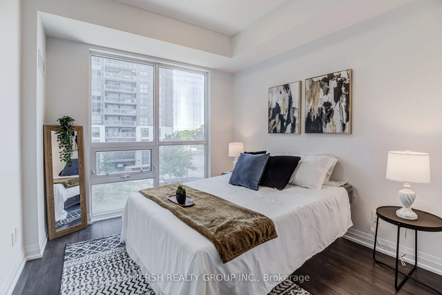 10 Meadowglen Place #201