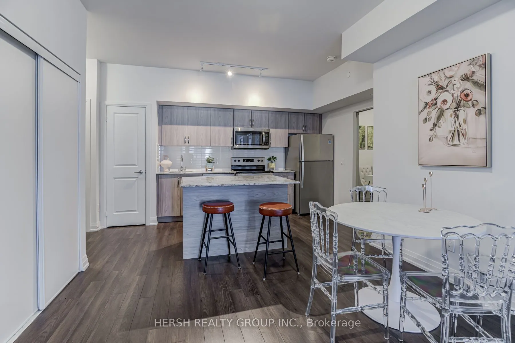 10 Meadowglen Place #201