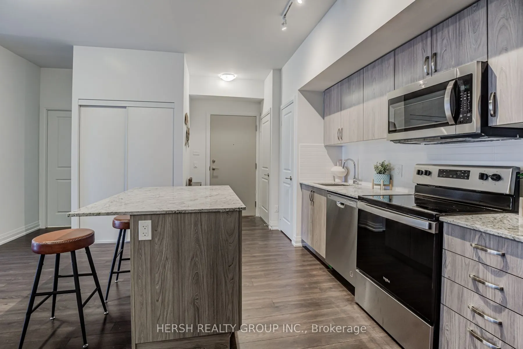 10 Meadowglen Place #201